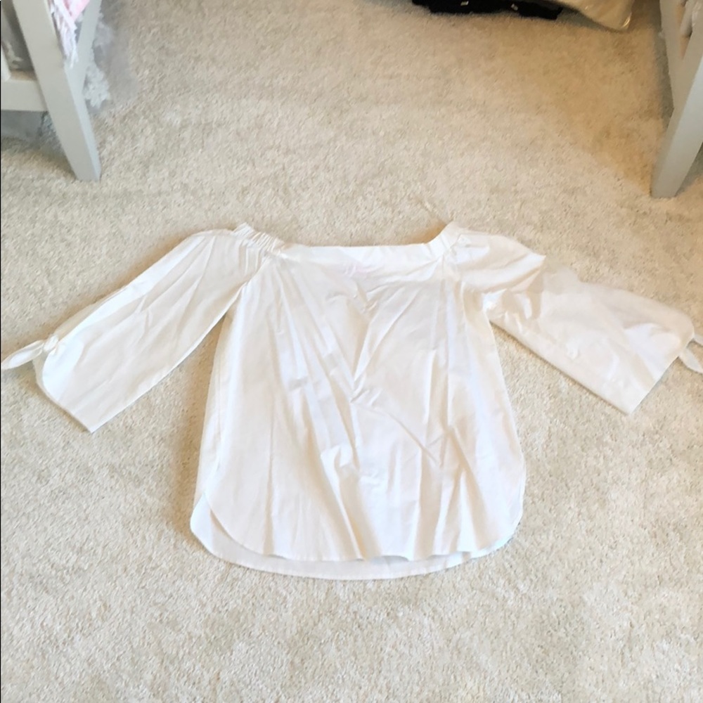 White off shoulders blouse.